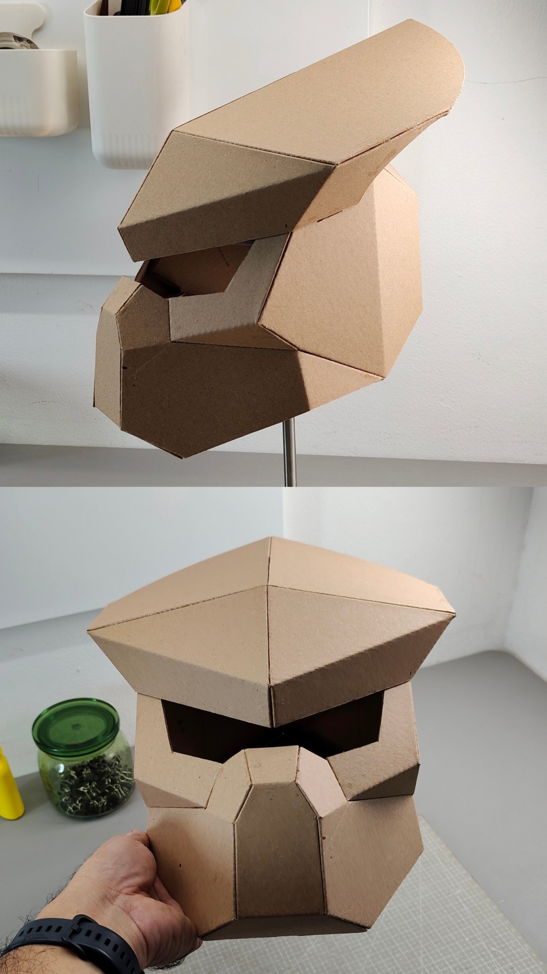 Helm Pemburu Alien dari kardus